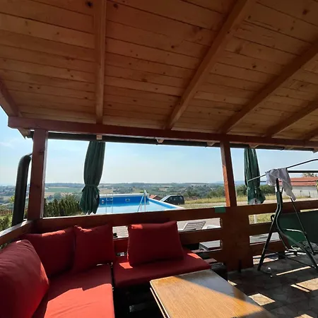 Kuca Pored Sunca Nyaraló *