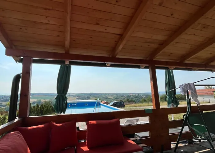 Kuca Pored Sunca بيت للعطل *