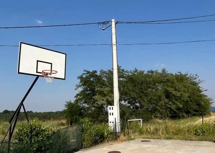 Kuca Pored Sunca بيت للعطل *